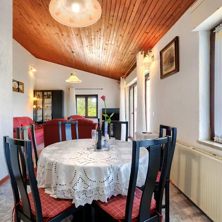 Apartamento Ana-2 By Interhome